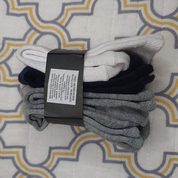 🎉 $5 CLEAR OUT: Max + Jake 4-Pack Kids Socks - Picture 2 of 4